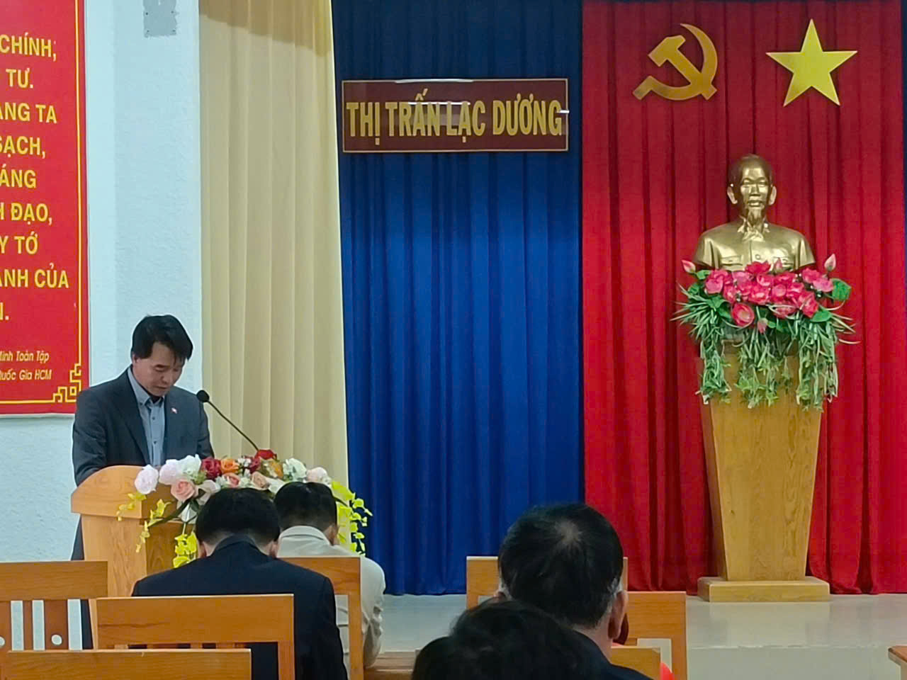 Buổi chào cờ định kỳ hàng tháng và nghe quán triệt Bài viết của Tổng Bí thư Tô Lâm về “Thực hành tiết kiệm”.